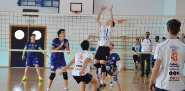 UNDER 16, NETTO PASSO INDIETRO